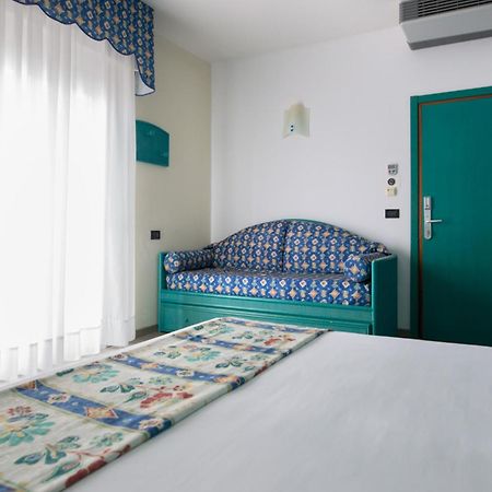 Hotel Brioni Mare Лидо-ди-Езоло Экстерьер фото