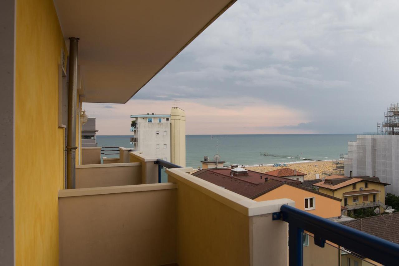 Hotel Brioni Mare Лидо-ди-Езоло Экстерьер фото