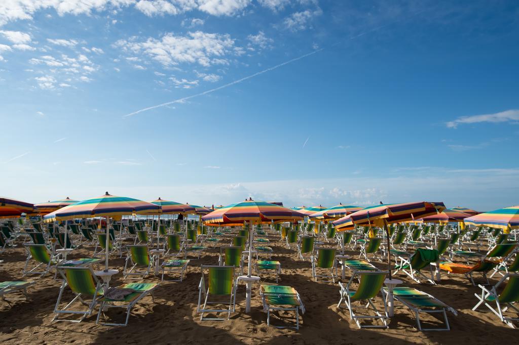 Hotel Brioni Mare Лидо-ди-Езоло Экстерьер фото