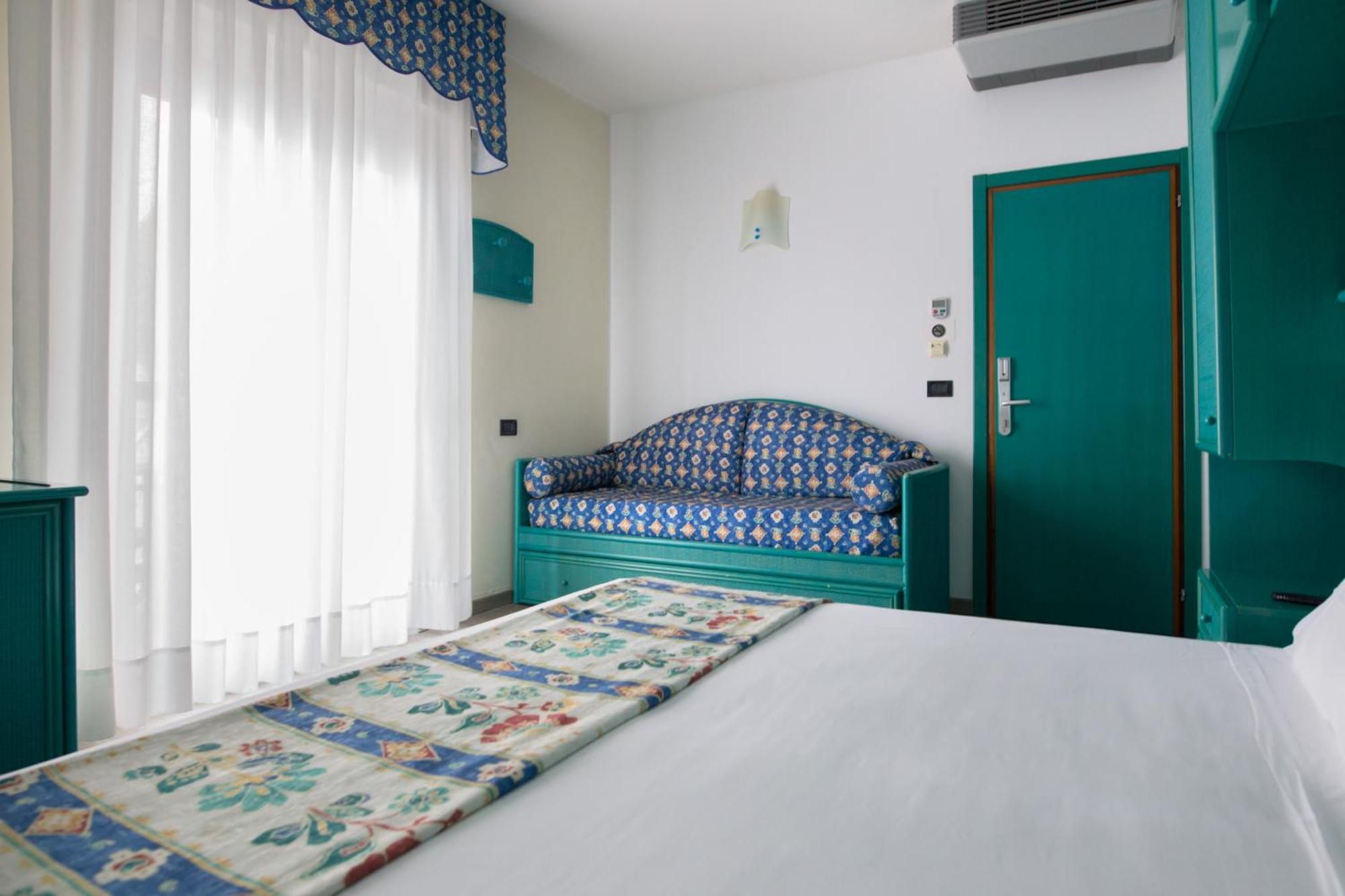 Hotel Brioni Mare Лидо-ди-Езоло Экстерьер фото