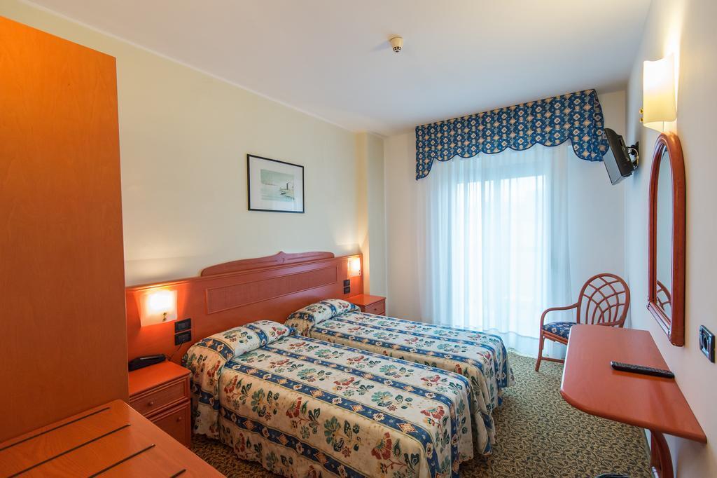 Hotel Brioni Mare Лидо-ди-Езоло Экстерьер фото